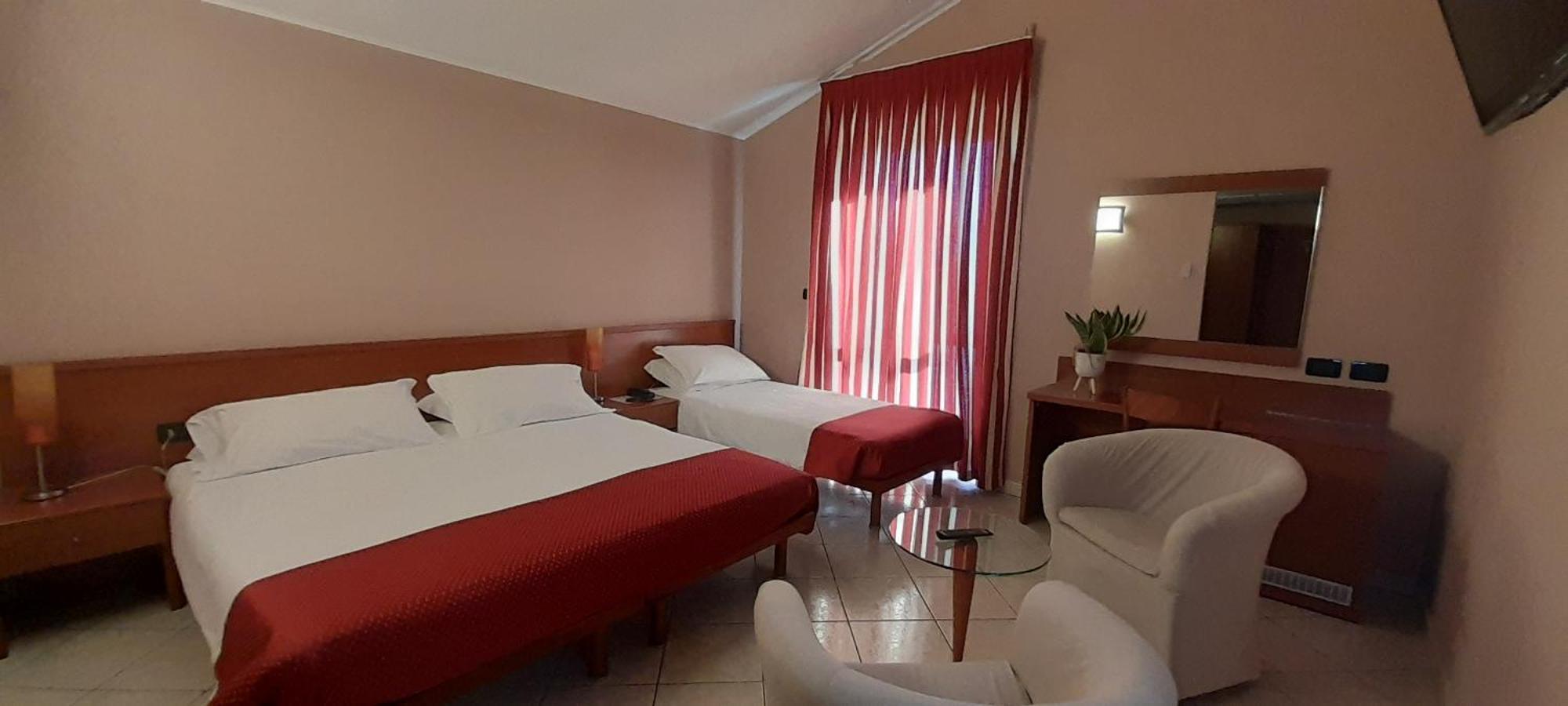 Hotel Ceretto Busca Εξωτερικό φωτογραφία